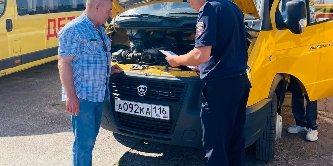 Водители рассказали 2 случая, когда по требованию ГИБДД они открыли капот и получил проблемы
