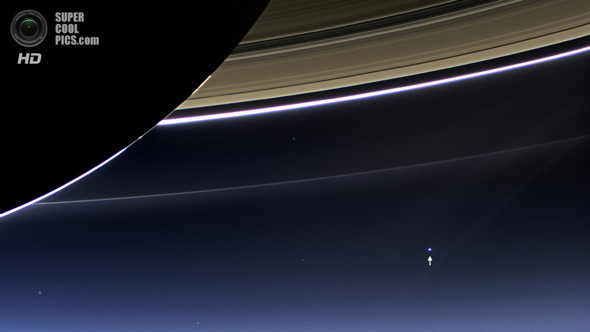  Снимок сделанный аппаратом "Cassini"19 июля 2013г. - вид с колец Сатурна на ма-аленькую звездочку, вот, стрелкой обозначена. Это Земля!!! Земля! - воскликнули бы матросы каравелл Колумба!