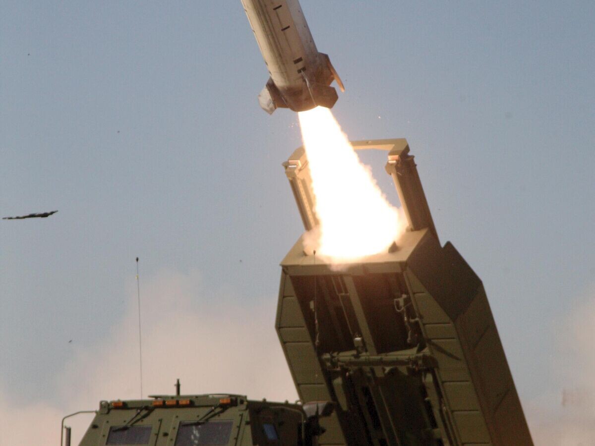    Пуск ракеты ATACMS из РСЗО M142 HIMARS | © Фото : U.S. Army