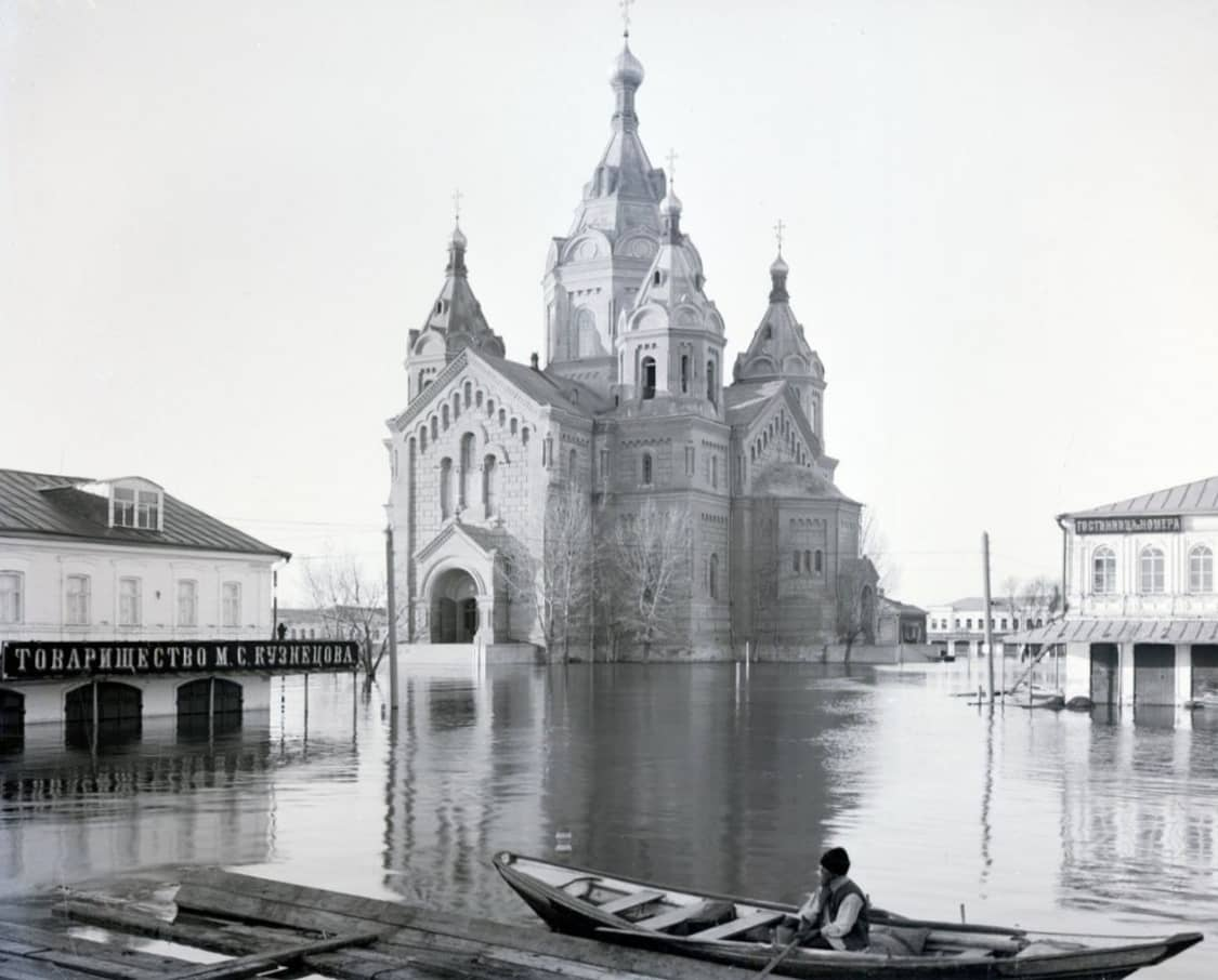 Фото Максима Дмитриева «Собор Александра Невского. Половодье», 1896 год