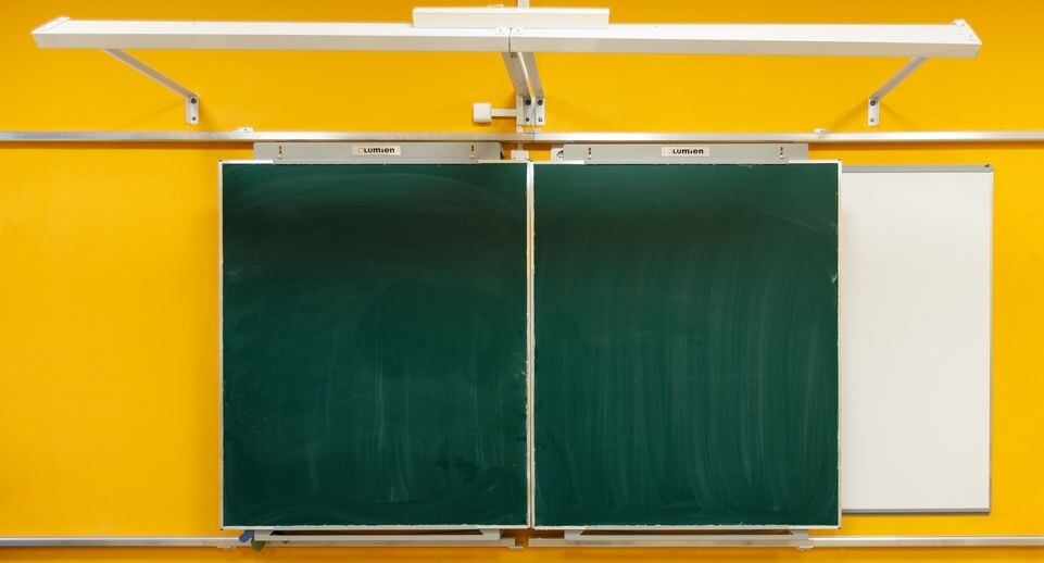    Школьная доска в средней школе №24 им. С.А. Красовского в п. Монино округа Щелково после капитального ремонта / Медиасток.рф