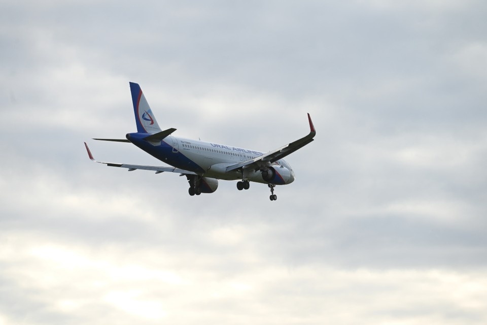    Ориентировочно самолет приземлится в 23:30. Юлия ПЫХАЛОВА