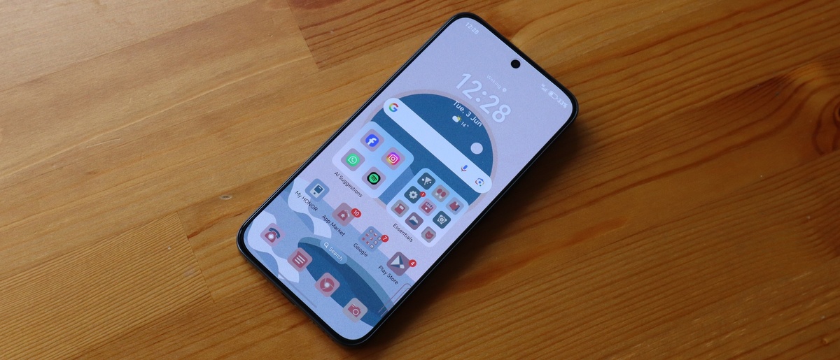    Honor 400 с отличным дисплеем и стабильной оболочкой — удачная альтернатива привычным аппаратам Redmi или Poco. Фото: techradar.com