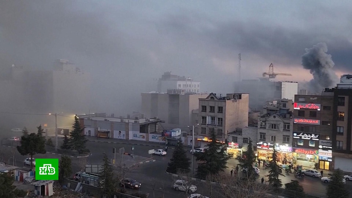    Жители Ирана под авиаударами требуют мести за гибель аятоллы Хаменеи