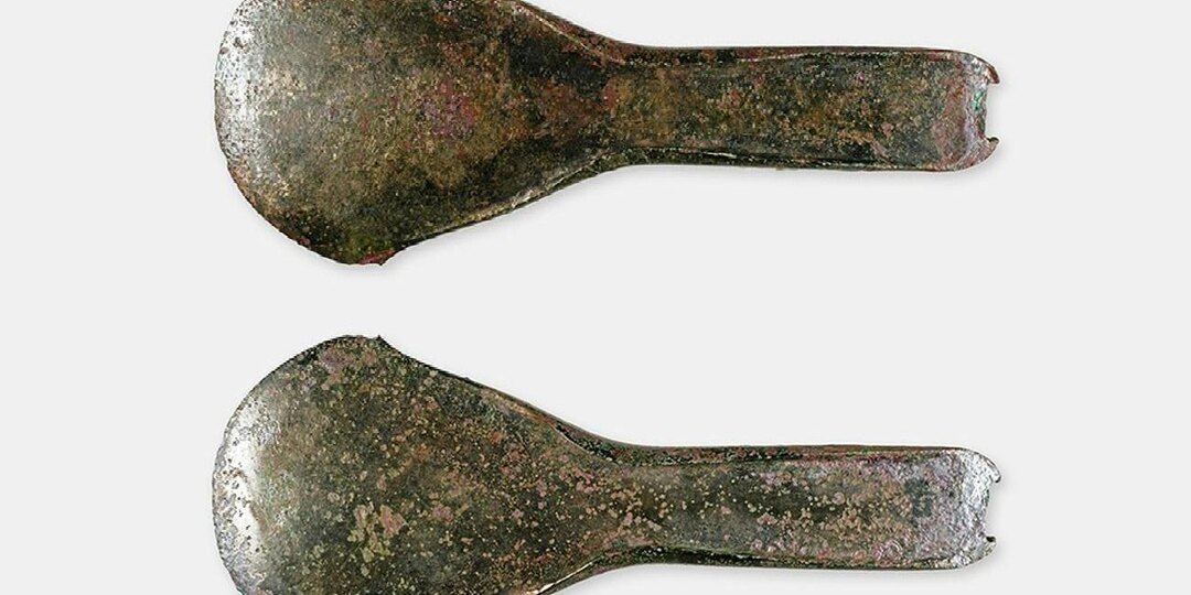 В Швейцарии нашли 3500-летний бронзовый топорик и булавку