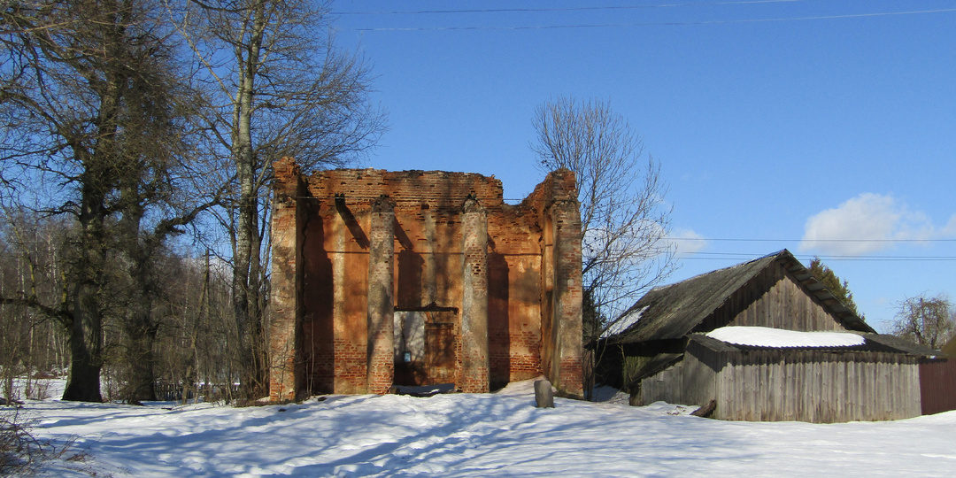 Старинки. Руины церкви Петра и Павла