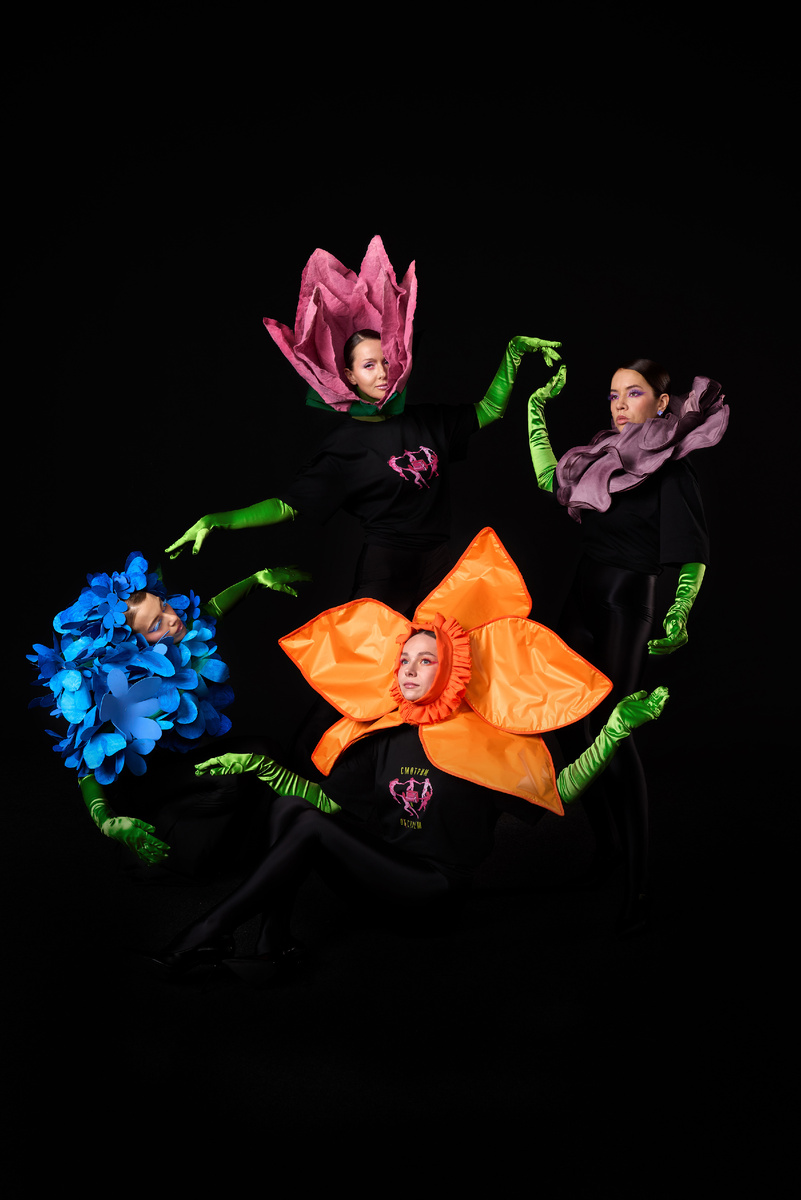 Фотограф Ольга Погорелова  Визажист Алина Саевич
Арт-дирекшн Ольга Глаголева 
Стилист Ася Дорофеева
Модели: Мария Пасека, Ася Дорофеева, Мария Шикарева, Мария Бартенева 
Продюсер Ольга Прудникова 
