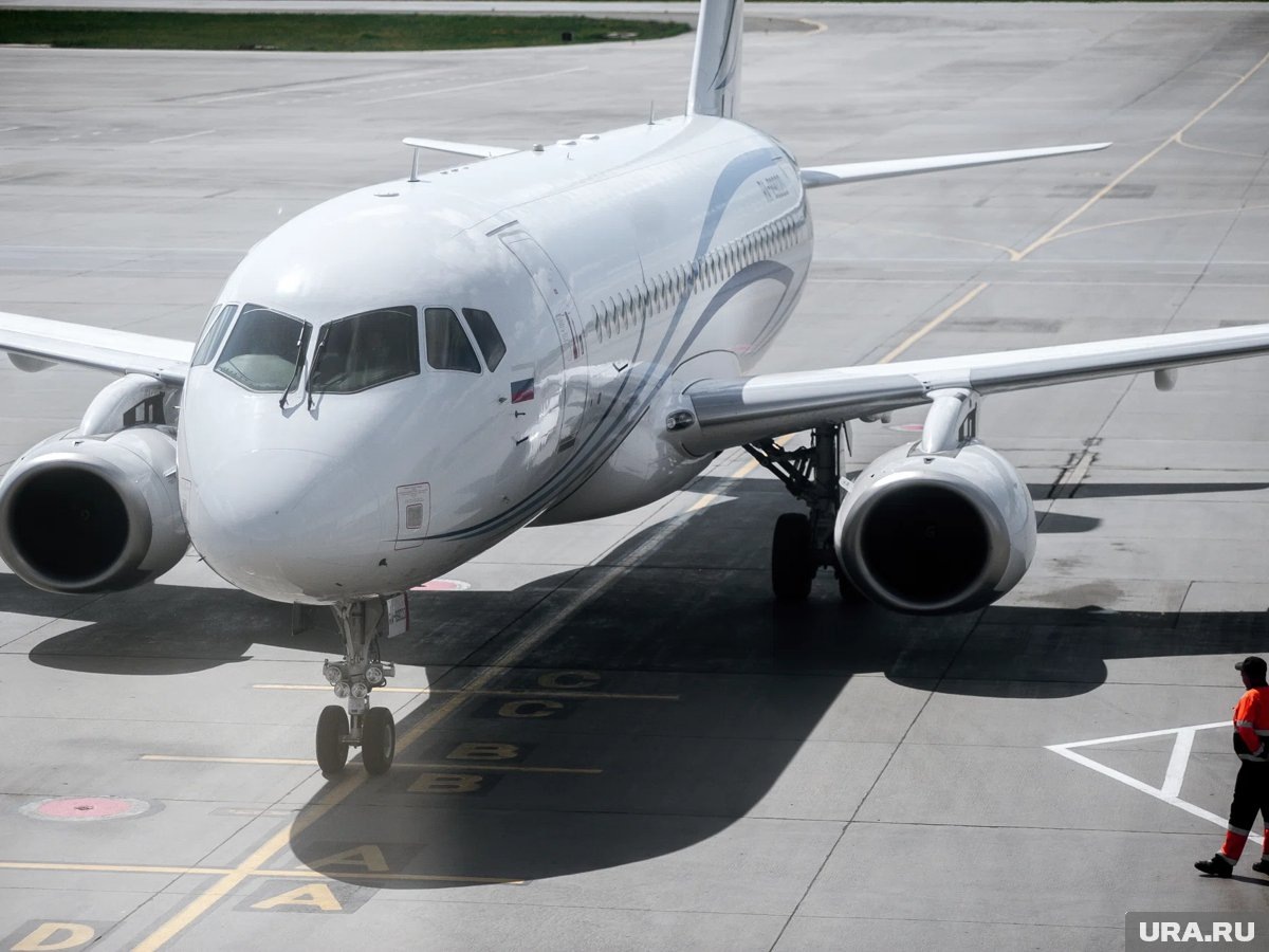     Самолет из Бованенково не смог долететь до Надыма