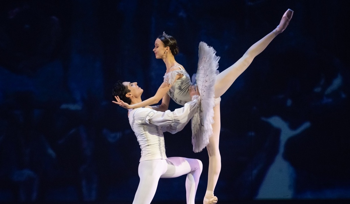    Денис Родькин и Элеонора Севенард. Фото: пресс-служба Русского концертного агентства