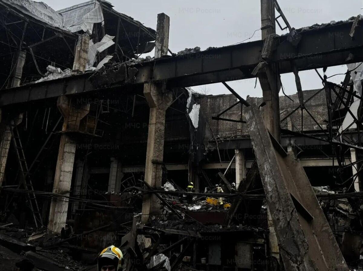    На месте обрушения кровли цеха завода в Туле | © Фото : Главное управление МЧС России по Тульской области