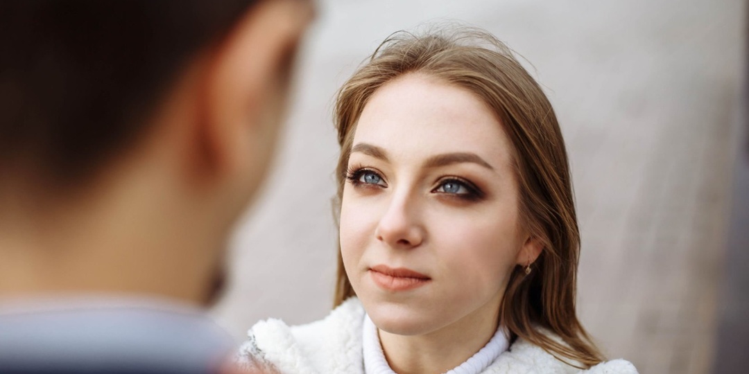 – Присмотришь за мной сестрой? – друг не знает, что его сестра моя слабость