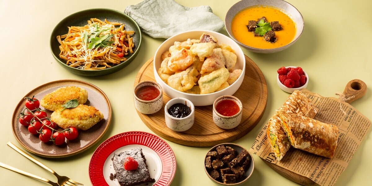    Деле дело не в том, что постная еда «плохая» или «пустая». Если правильно сбалансировать рацион, постная пища может быть не менее сытной, чем обычная. Источник изображения: vkusvill.ru