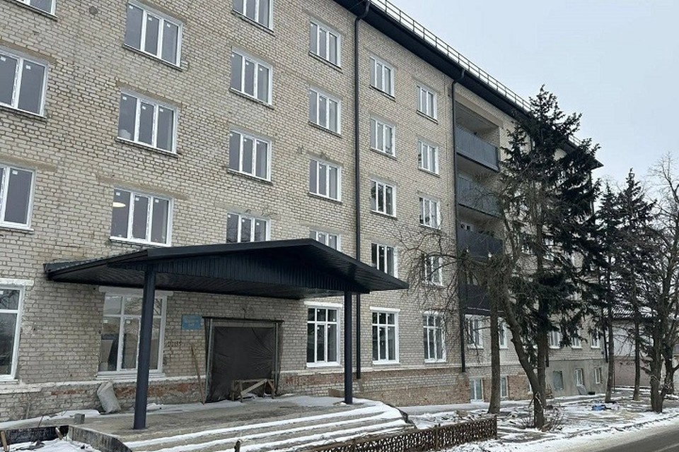    Ямал продолжает ремонт общежития в Донском Волновахского округа. Фото: Департамент строительства и жилищной политики ЯНАО