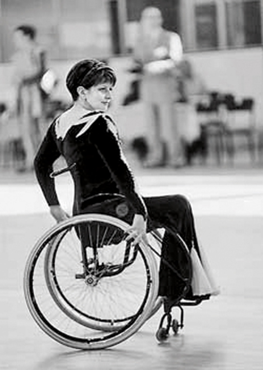 Елена Лозко - легенда танцев на колясках, первая чемпионка мира по танцам на колясках, основательница движения в России.
