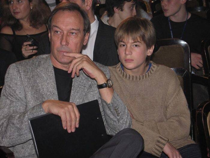 2004 год. С дедом Олегом Янковским. Фото: Photoxpress