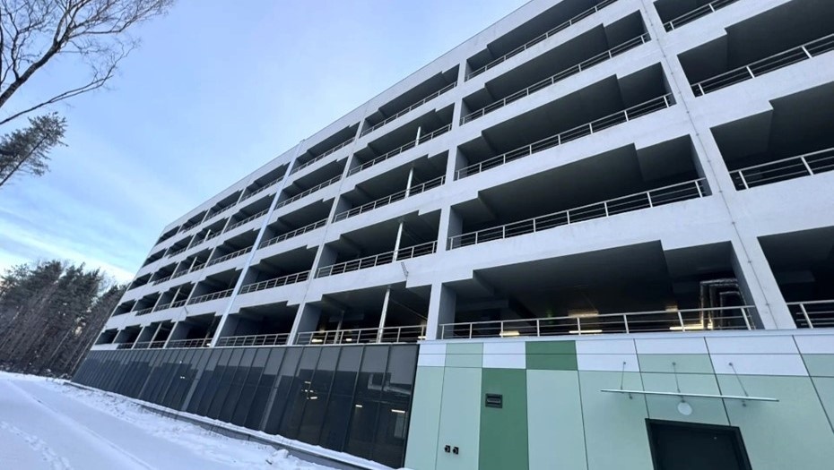    Паркинг у онкологического кластера в Песочном Автор фото: Пресс-служба Смольного