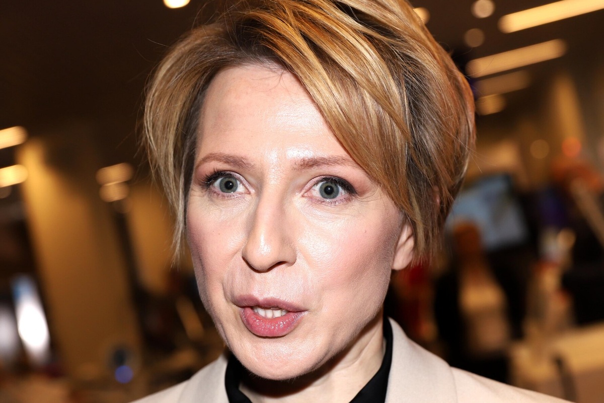     «Я упала со сцены на бетонный пол»: Яна Чурикова пострадала на съемках шоу «Голос» - видео