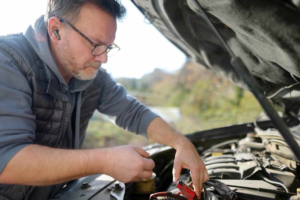 Некоторые способы раскоксовки доступны даже неопытным автомобилистам. Источник: Maria Sbytova / Shutterstock / FOTODOM📷

