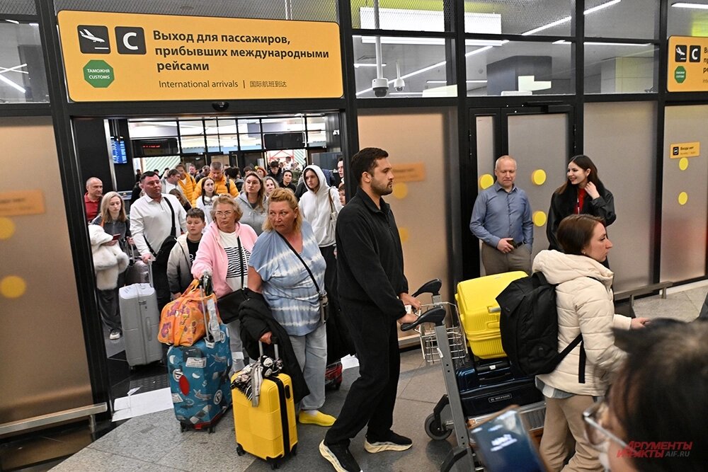    Туристы, прилетающие из стран Ближнего Востока, аэропорт Шереметьево. Фото: АиФ/ Эдуард Кудрявицкий