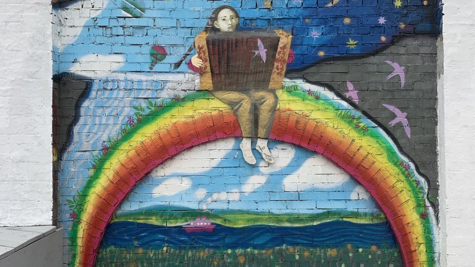 Петухи и гуси в городе Тарусе - что скрывает самый русский город на Оке?