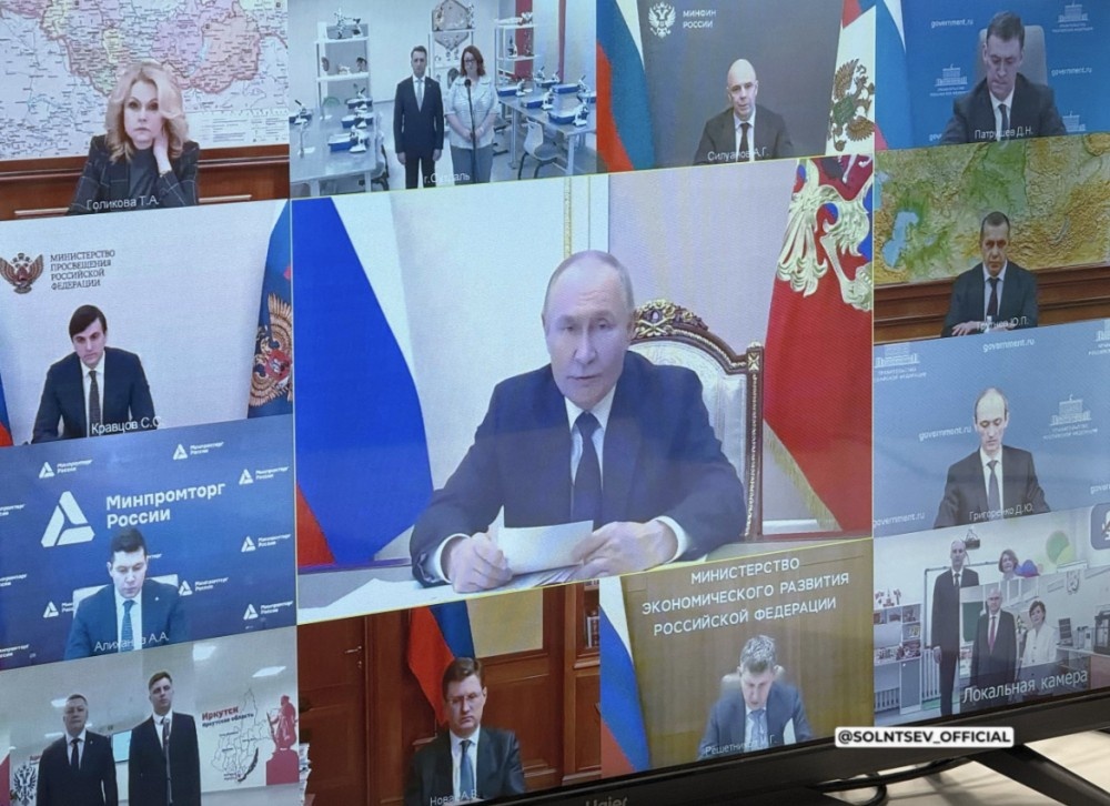    Путин по ВКС открыл самую большую школу в Оренбуржье на 1,8 тыс. учеников