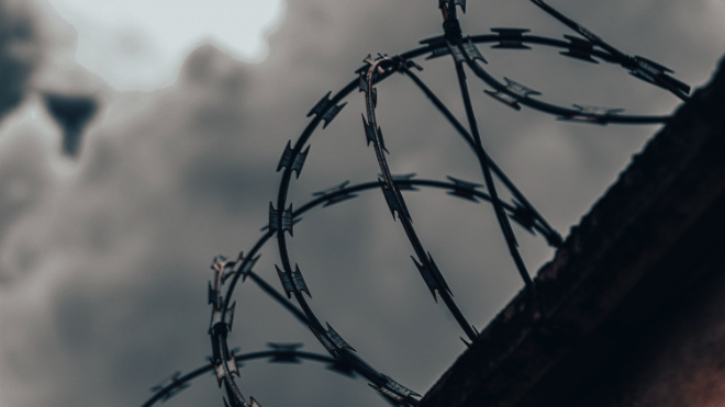 Фото: https://ru.freepik.com/free-photo/photo-residential-security-fence_381850468.htm#fromView=search&page=2&position=22&uuid=158ab6f5-3588-4be4-a907-0ea9822aff59&query=%D0%BD%D0%B0%D1%80%D1%83%D1%87%D0%BD%D0%B8%D0%BA%D0%B8+