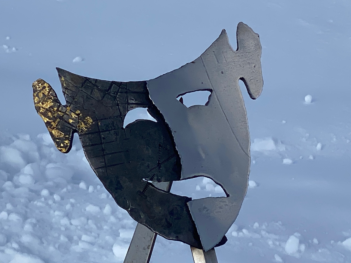 «Опьянение, злость,эбриета, 
Потерялись среди зеркал»