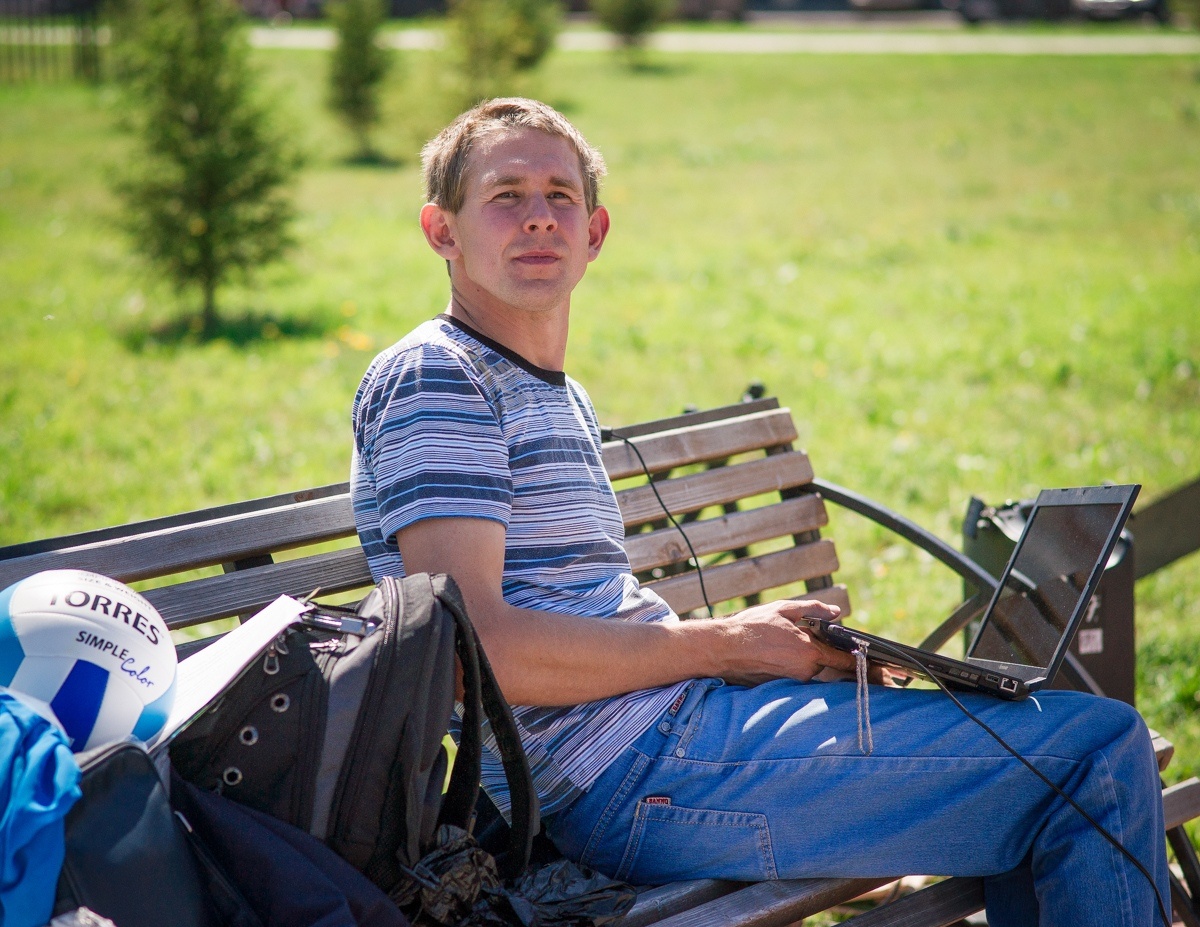 Денис, друг из Новосибирска специально приезжал, помогал в организационных вопросах