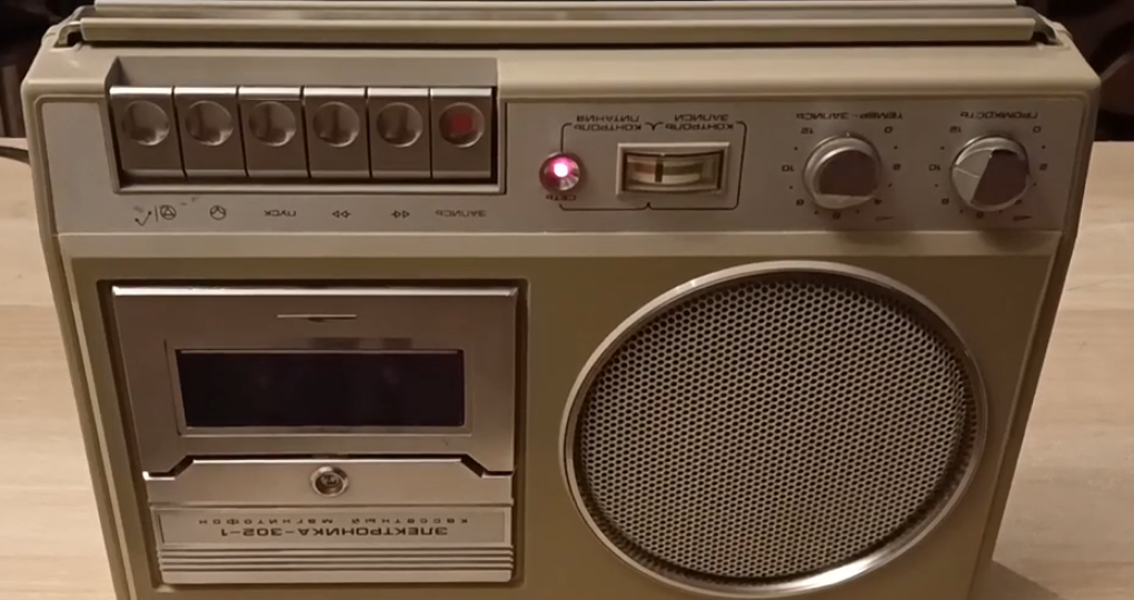 Какой кассетник брали советские парни на свидания:"Электроника-302"против "Протона"