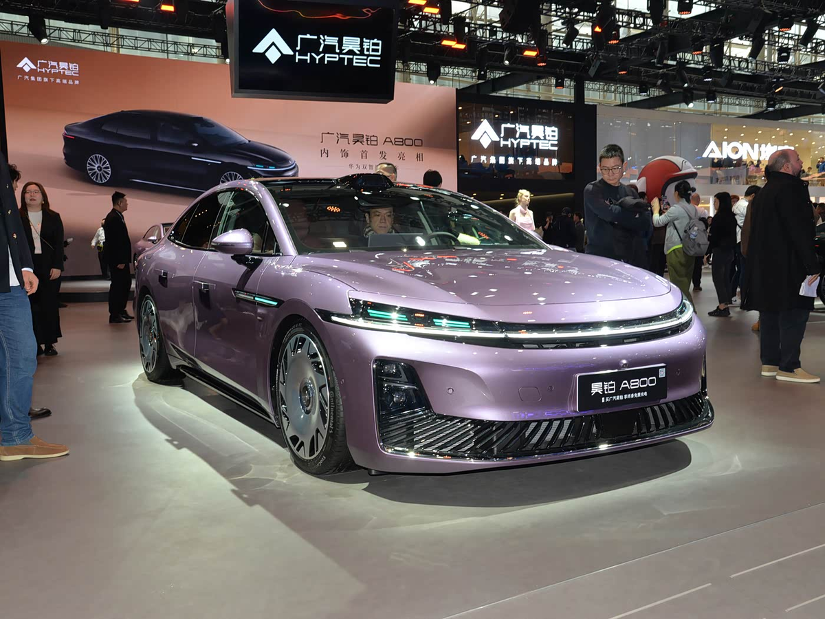 Новый гибридный седан Hyptec A800