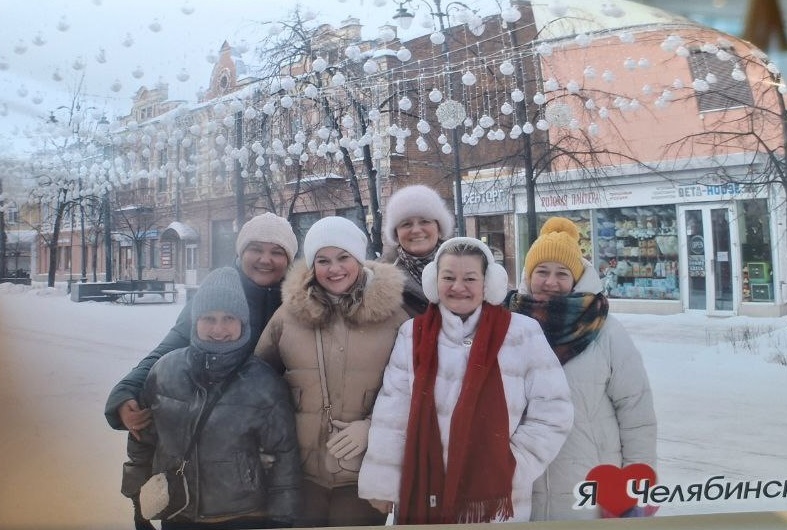 Обязательно сделайте селфи на Кировке. Недалеко от пожарного есть аппарат.