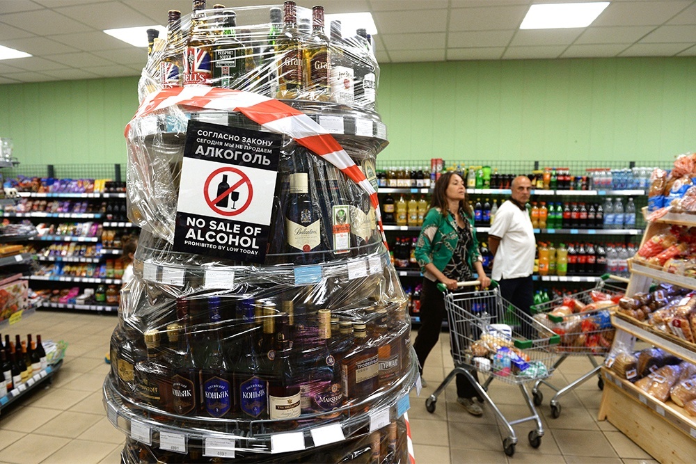    Ограничение времени продаж усложняет доступ к алкоголю и снижает импульсивные покупки. / РИА Новости