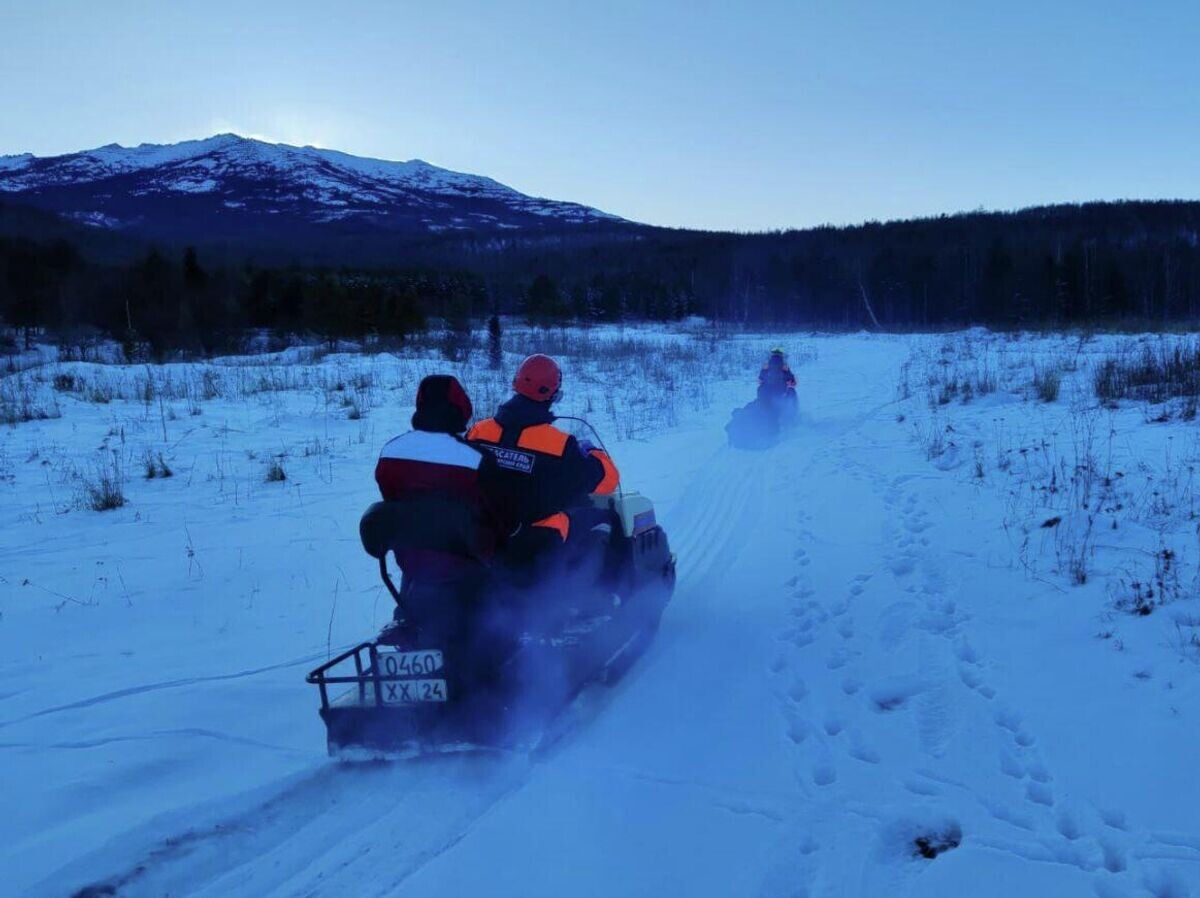    Спасатели Красноярского поисково-спасательного отряда во время поисков семьи Усольцевых | © Фото : КГКУ "Спасатель"/Telegram