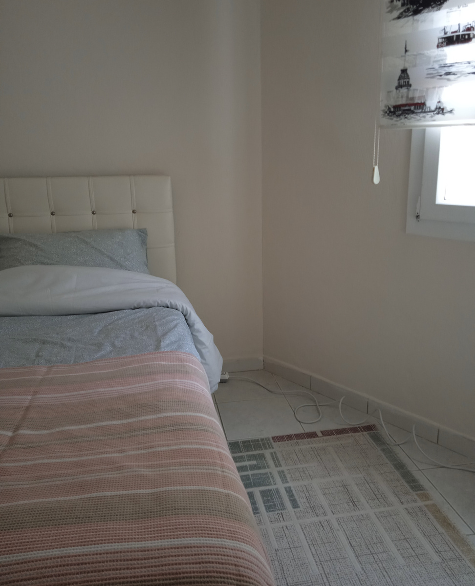 Она еще и неправильной формы. Но Егору нравится