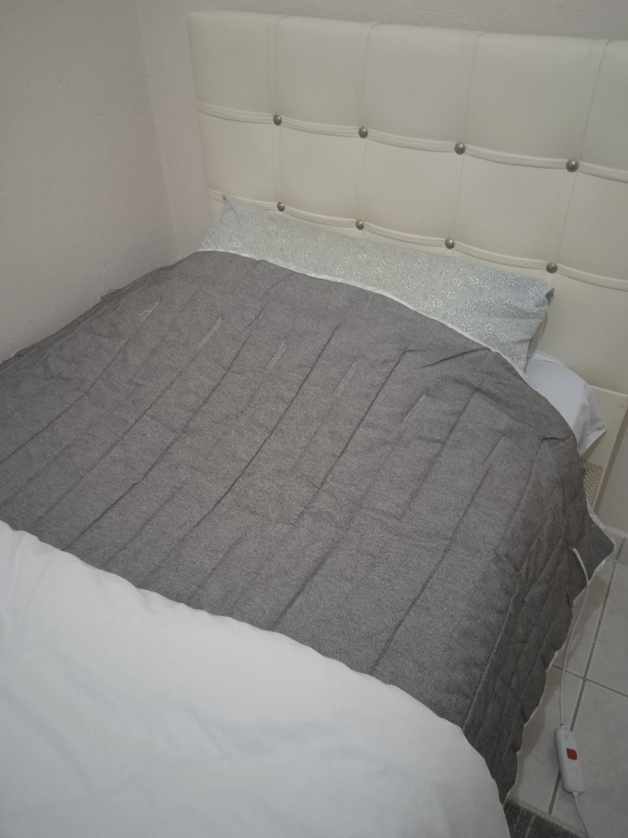 Вот так это выглядит. Только одеяло я откинула, чтобы было видно электрическое.