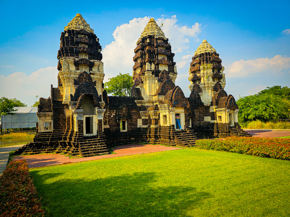 Реплика храма Пхра Пранг Сам Йот