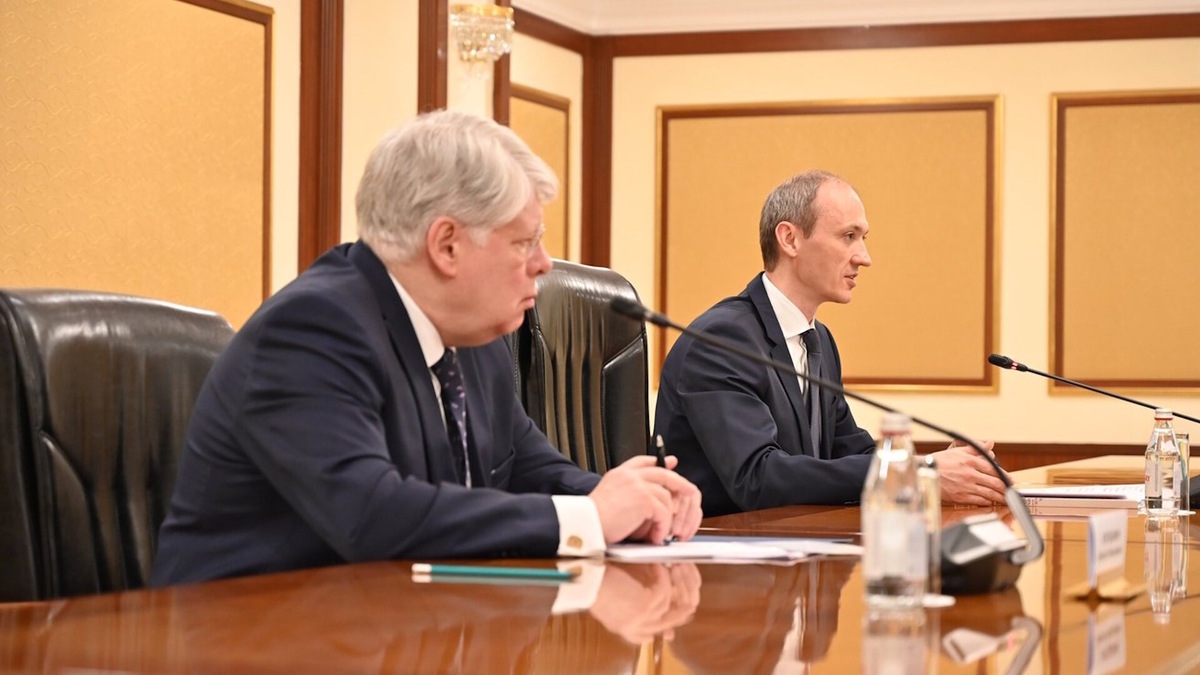    В апреле 2025 года посол России в Казахстане Алексей Бородавкин и вице-премьер Дмитрий Григоренко провели встречу с премьер-министром Казахстана Олжасом Бектеновым. В ходе переговоров Дмитрий Григоренко отметил, что цифровая трансформация – это не гонка технологий, а общая эволюция. Источник: пресс-служба Правительства России.