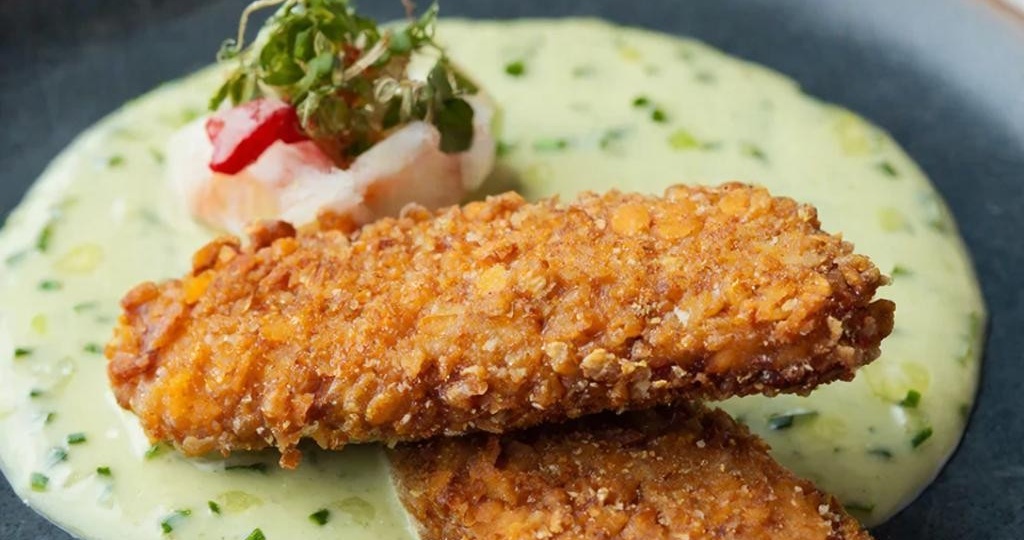 Корюшка в ореховой панировке с огуречным соусом