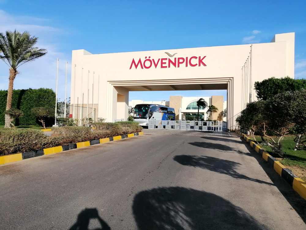 Въезд в отель.