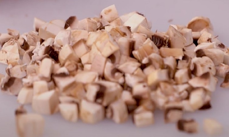 Жульен с грибами: ресторанный вкус, который легко освоить дома