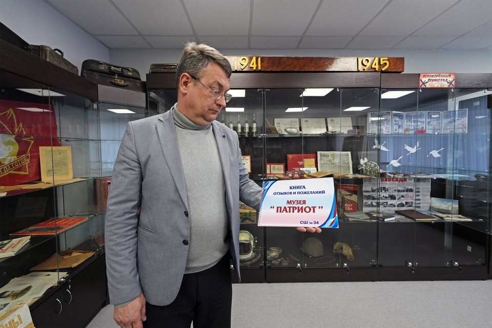    Директор Мариупольской средней школы №34 - Роман Устинов Александр ИВАНОВ