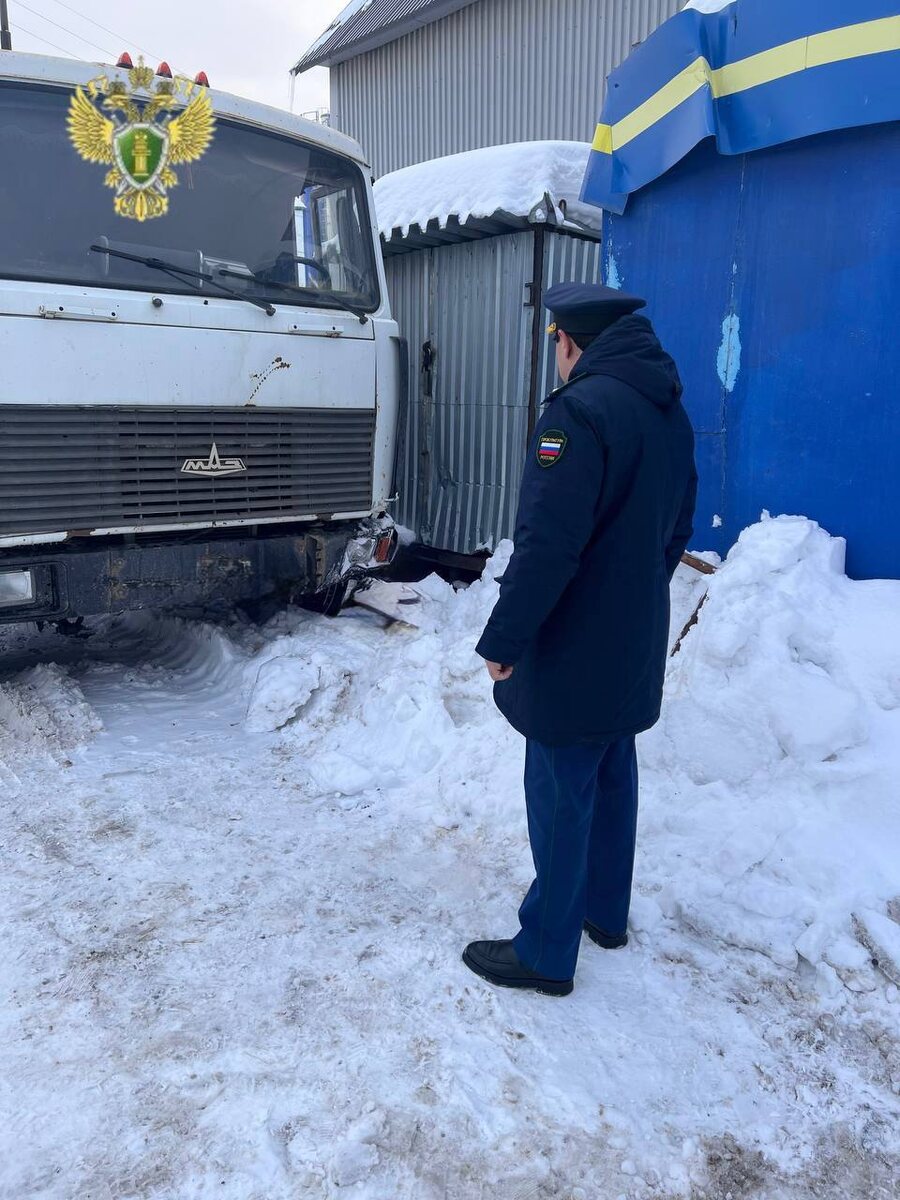    В Татарстане при ремонте МАЗ соскочил с домкрата и насмерть придавил рабочего