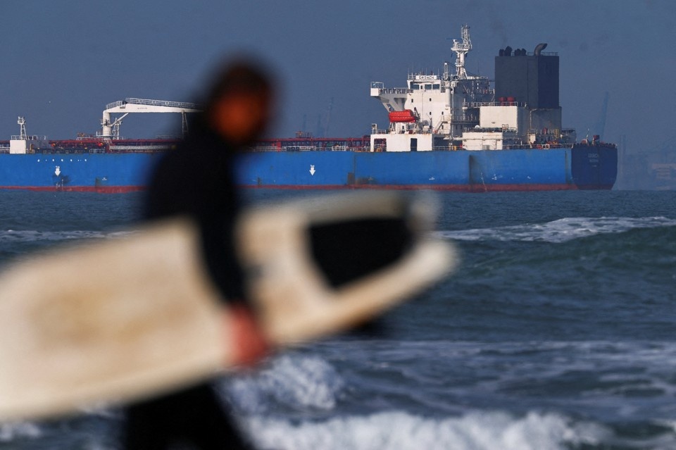    Двое раненых моряков газовоза «Арктик Метагаз» направлены в больницу Бенгази REUTERS