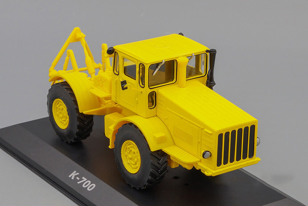 Модель трактора К-700 от Деагостини.