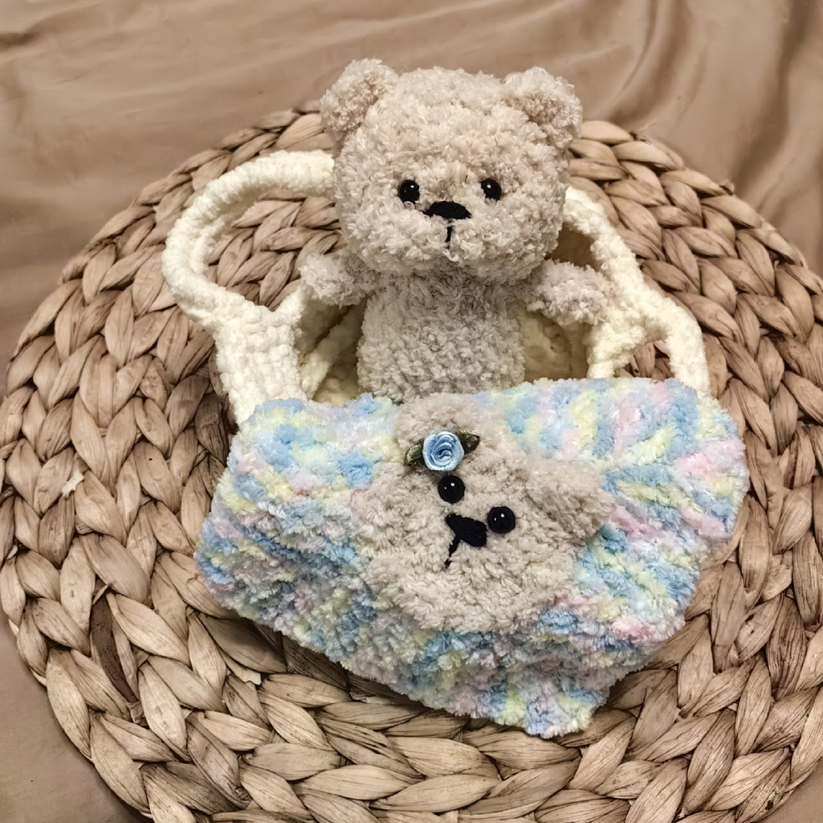 Игрушка  связана Еленой Бурдаковой