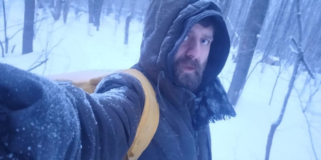 Задача всего одна — пережить ночь: как я провел 24 часа в зимнем лесу без снаряжения, еды и воды