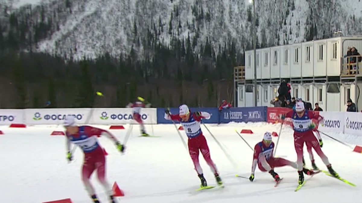    Александр Большунов и Александр Бакуров: падение