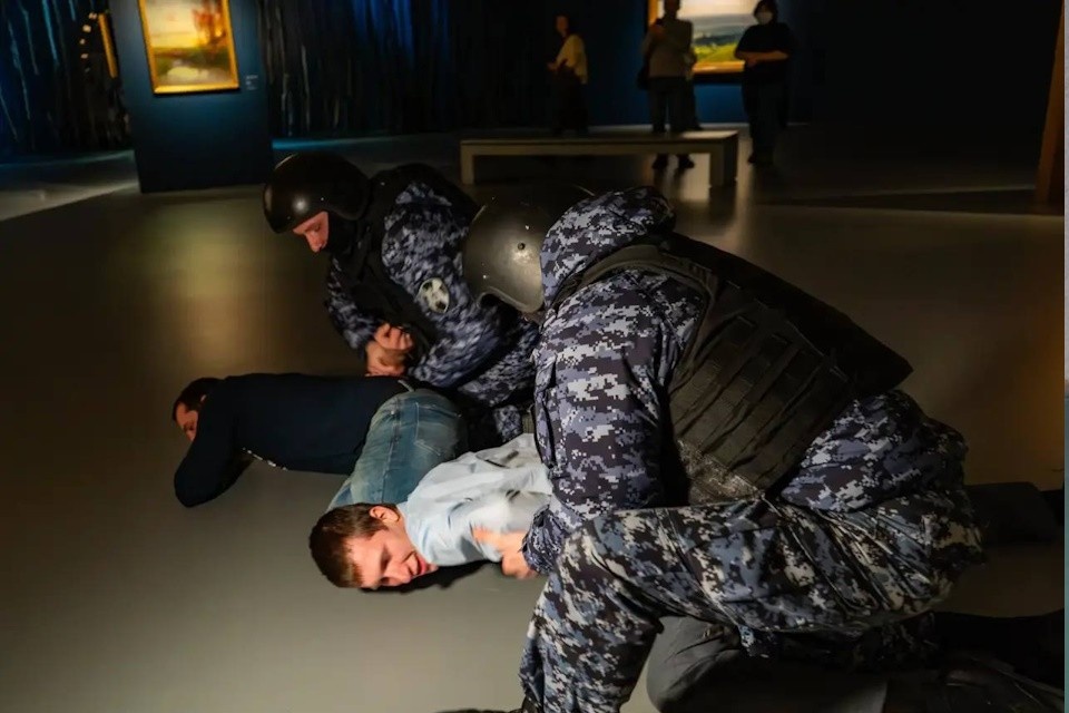    Росгвардейцы задержали условного преступника в выставочном зале музея Истры Предоставлено Росгвардией