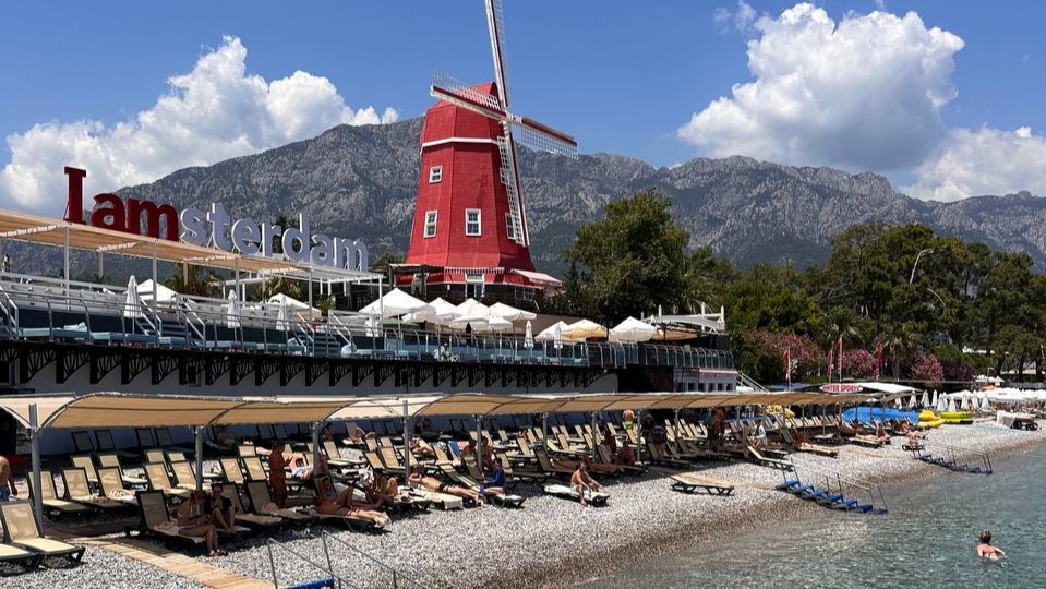 Топ-3 ярких отеля Турции для экстравертов и тусовщиков