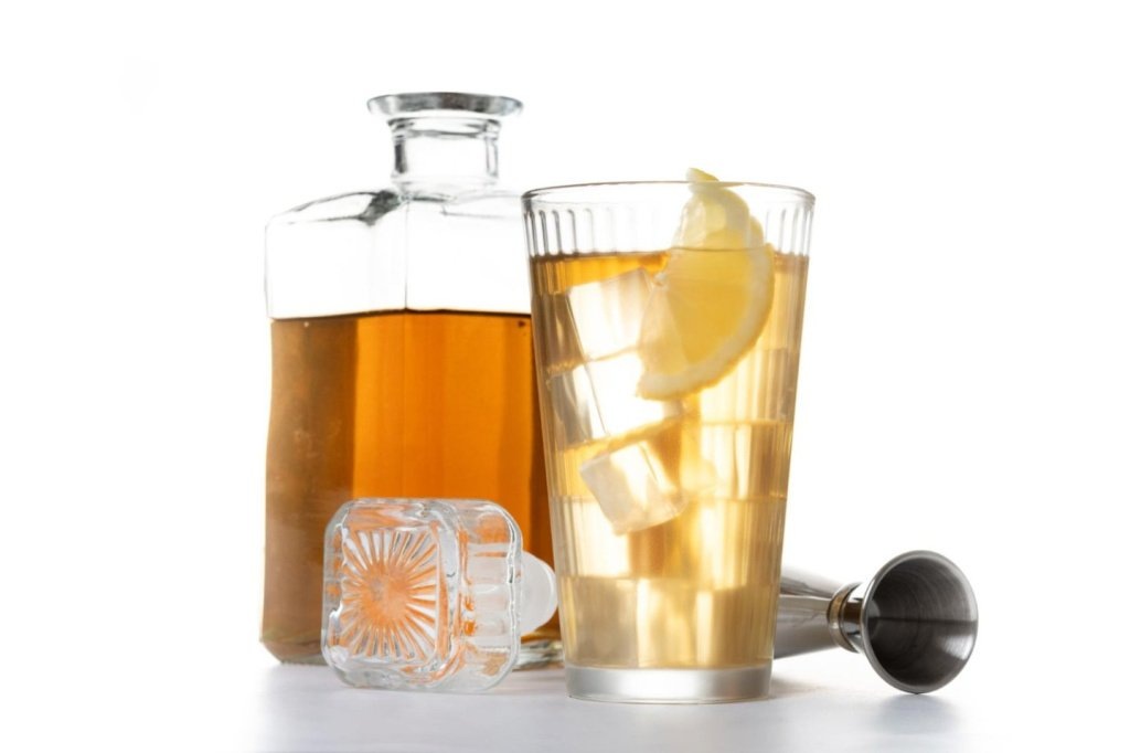 Как лёд влияет на вкус, аромат и текстуру алкогольных напитков.